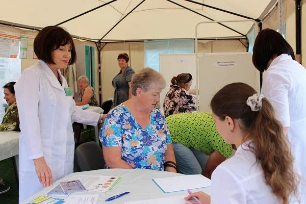 Более полутора тысяч человек прошли экспресс-обследование своего здоровья на площади Победы