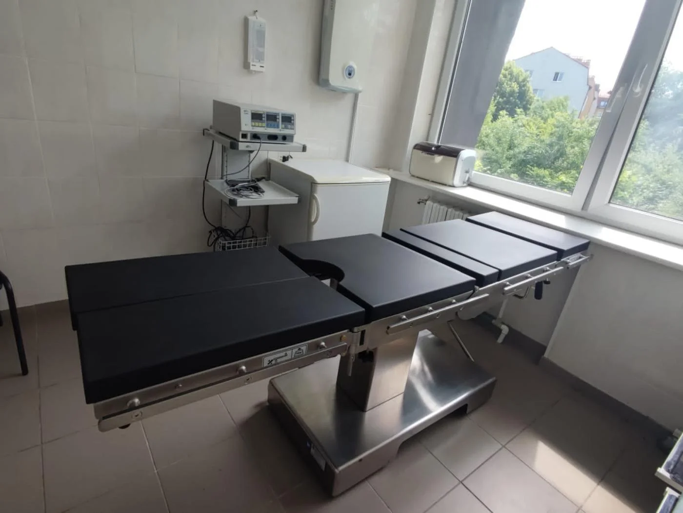 Три поликлиники Межрайонной больницы № 1 получили новые операционные столы