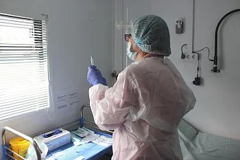 За два дня в передвижном комплексе от коронавируса привились около четырехсот человек